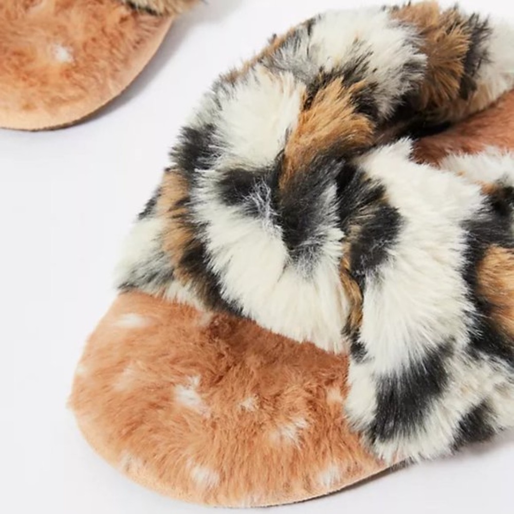 ANTHROPOLOGIE Fownes Lexie Leopard Plush Faux Fur Slippers Size M/L - Picture 3 of 7